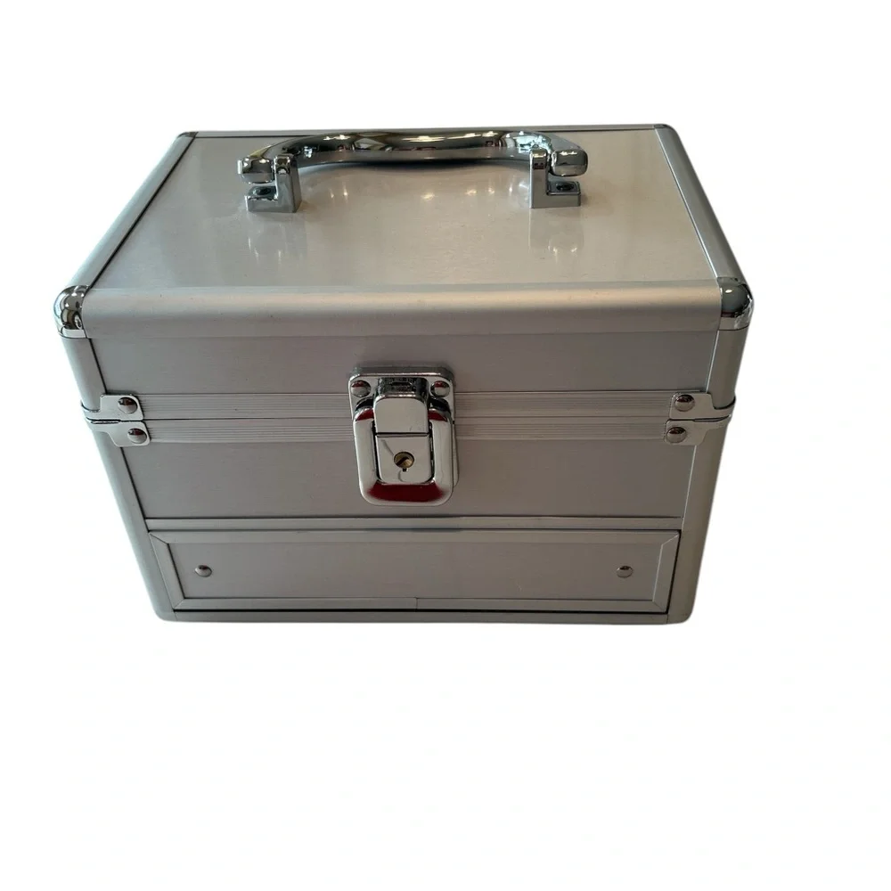 Aluminum makeup artist box
